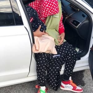 Meet your Posher, Yaniv